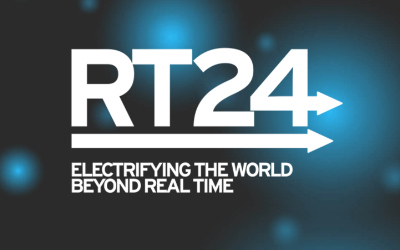 RT24-Schriftzug auf dunklem Hintergrund mit Lichtern. Darunter steht Electrifying the world beyond real time. Hier wird die Forschung für die Energiewende diskutiert.